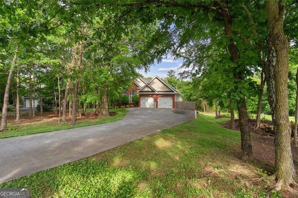 221 Woodford Way Calhoun