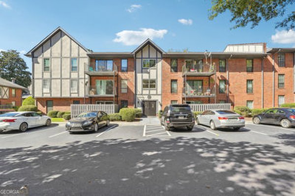 6851 Roswell Road, Sandy Springs