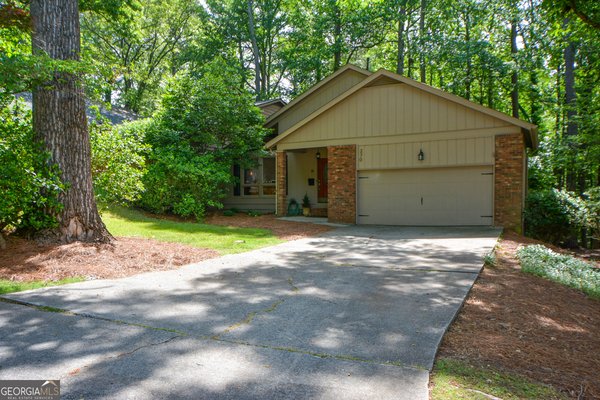 270 Lakeview Ridge, Roswell
