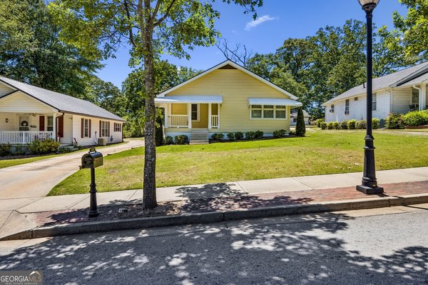 main picture of 553 Hill Street, Buford