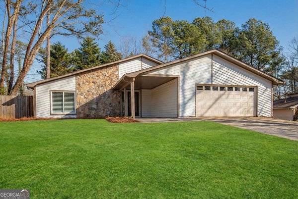 860 Waterbrook Court, Roswell