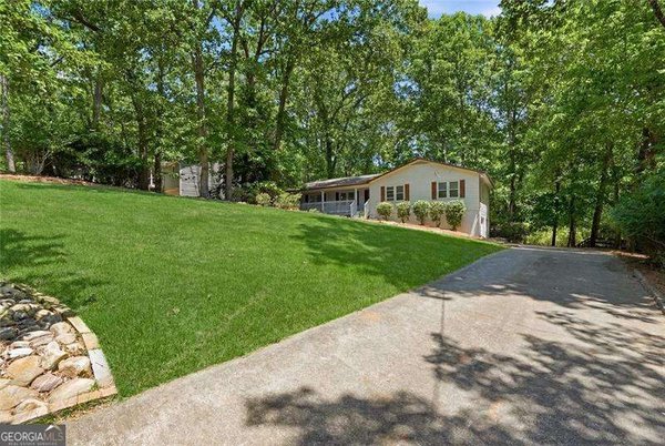 408 Riverlake Court Woodstock