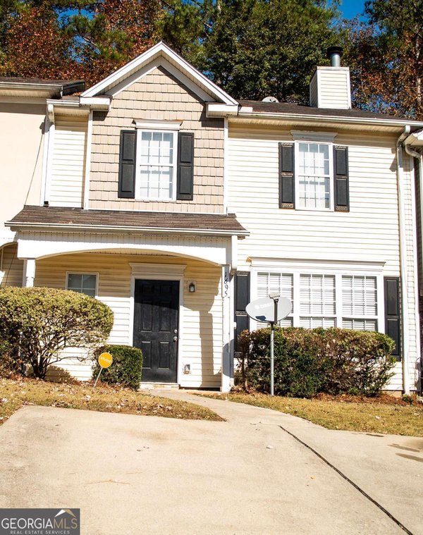 1695 Camden Forrest Way Riverdale