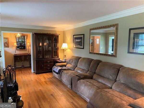 3727 Rainbow Circle, Snellville