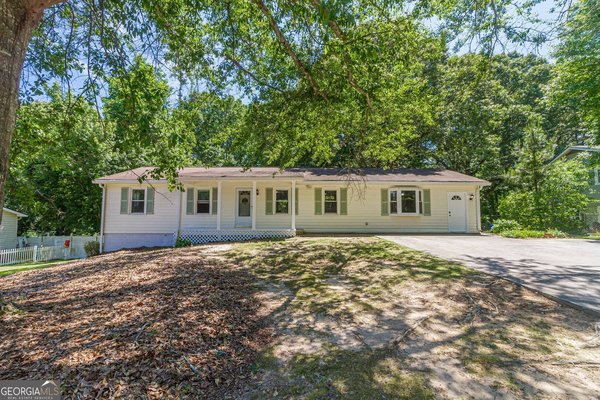 1527 Bennett Road, Grayson