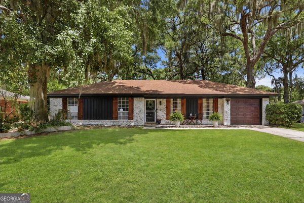 607 Leaning Oaks Drive, Savannah