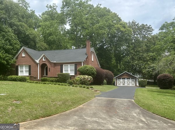 704 Woodland Dr Griffin