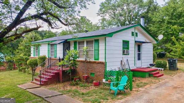 943 Clairmont Avenue, Comer