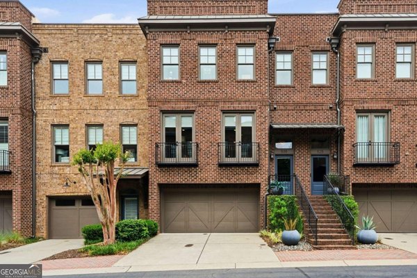 535 Canton Walk, Roswell