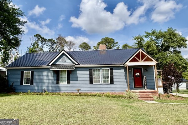 348 S. Victory Dr., Lyons