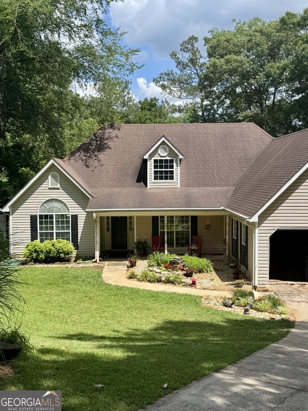 210 Old Pond Road, Lagrange
