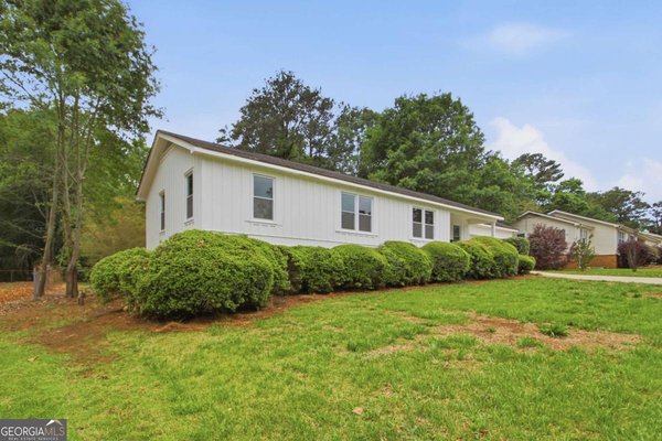 6867 LAURELWOOD Drive Douglasville