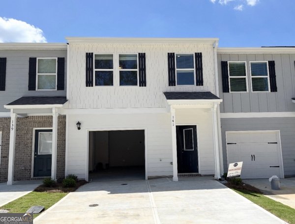 141 Village Green Drive, Adairsville