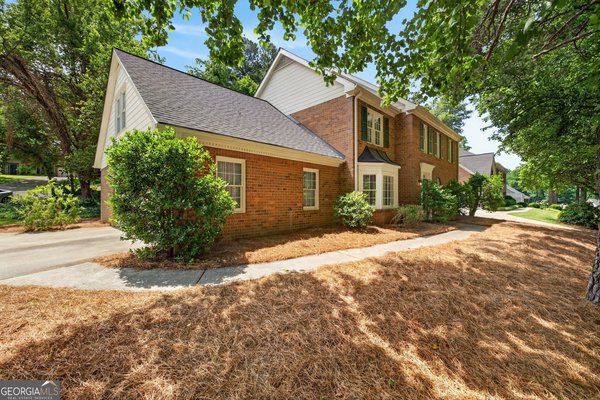 4150 Woodlark Court, Roswell