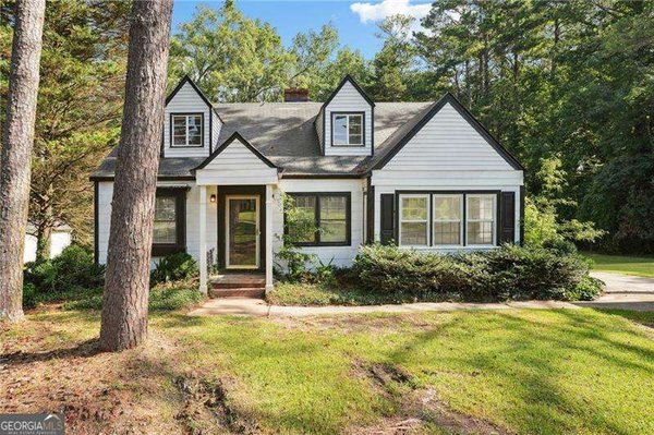 30 Woodlawn Avenue, Hampton