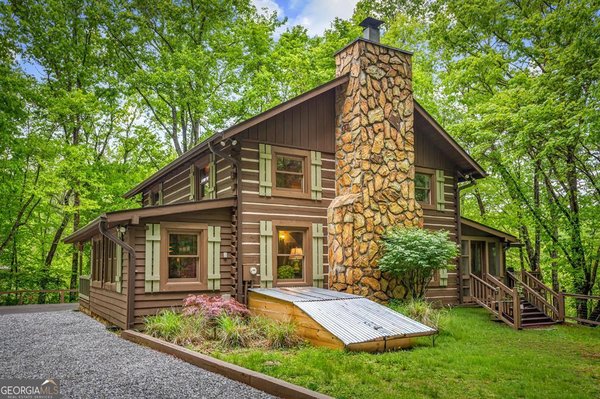 916 Old Cashes Valley Road, Blue Ridge