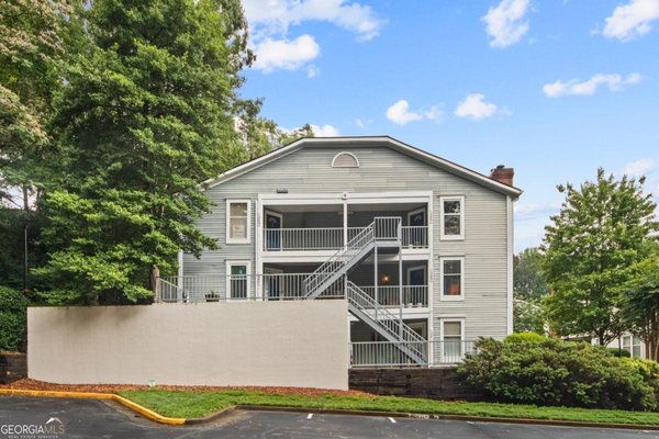 1283 Keys Lake Drive, Brookhaven