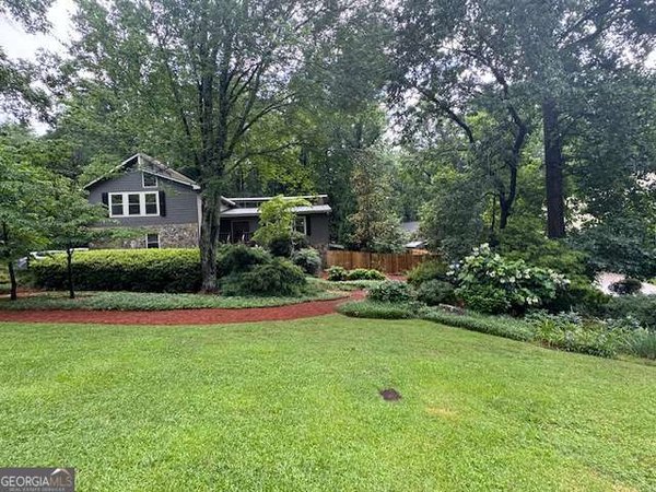 1195 Lake Colony Drive Marietta
