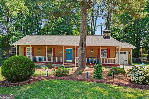 160 Ember Court, Fairburn