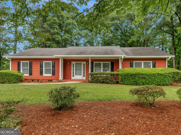 100 Kim Trail, Stockbridge