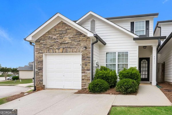 4825 Tangerine Circle Oakwood