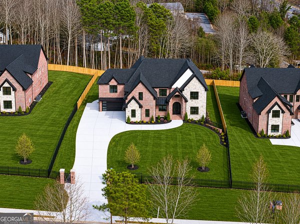 405 Thunder Road, Buford