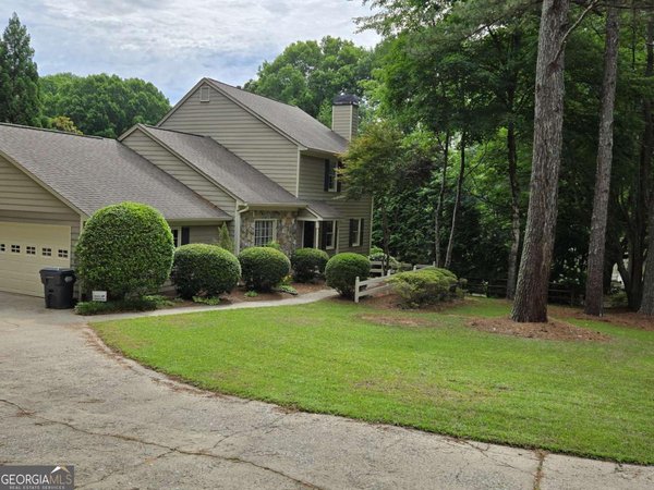 1726 Point Circle, Marietta