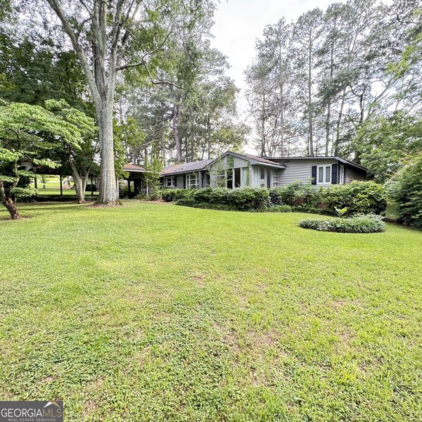 207 Iris Drive Centre