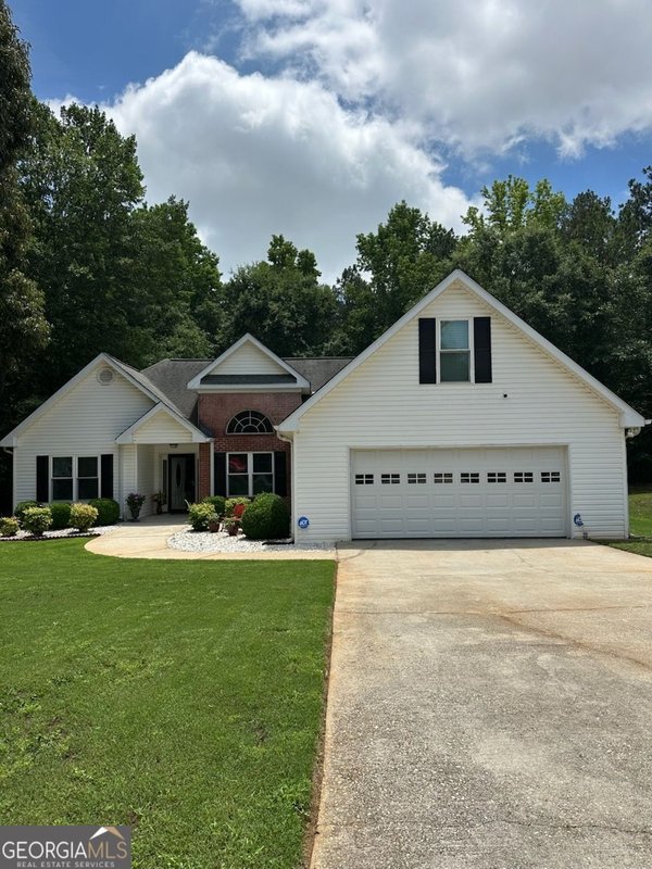 25 Summer Walk Circle Covington