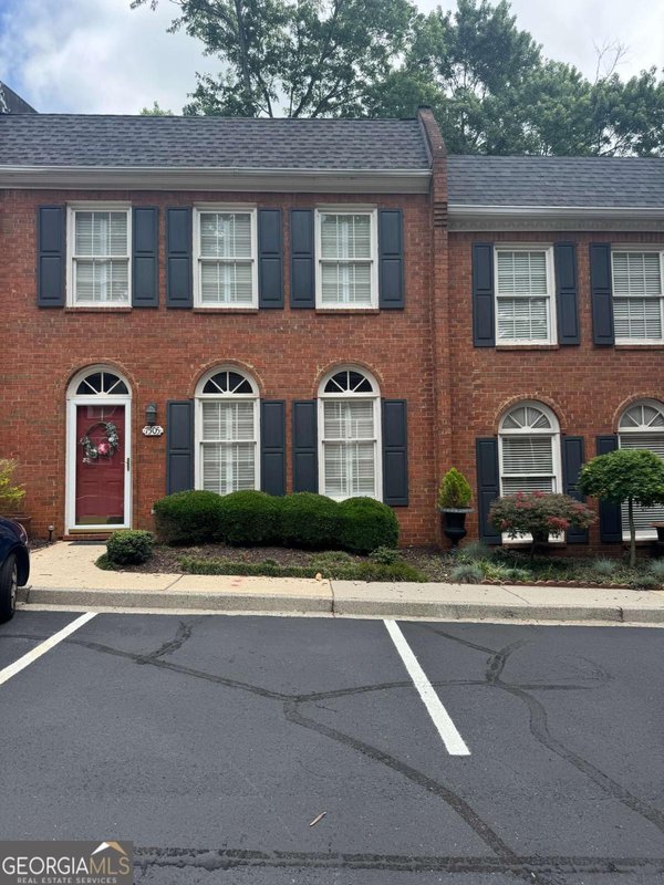 7505 Saint Charles Square, Roswell