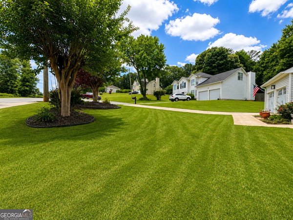 main picture of 2812 Crestworth Lane, Buford