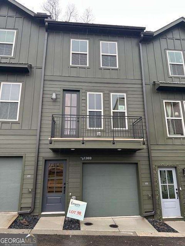 1369 Breezy Circle SE Atlanta