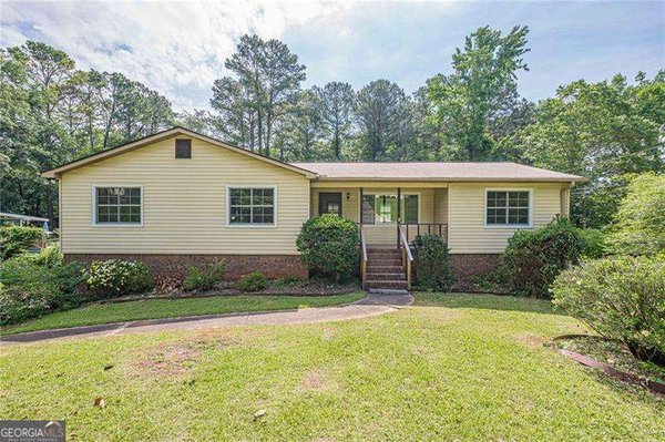 255 Sabrina Court Woodstock