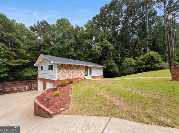 3630 Creekview Circle South Fulton