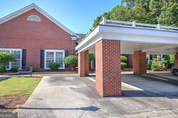 214 Manor Way, Cartersville