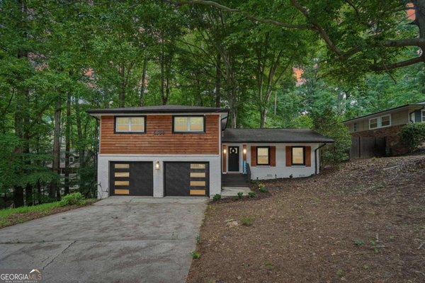 1564 Bubbling Creek Road, Brookhaven