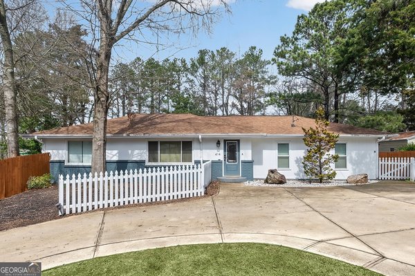 414 Charles Place, Roswell