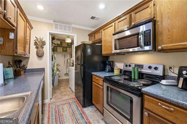 525 Warm Springs Circle, Roswell