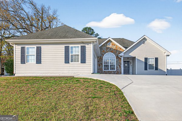 1530 Summer Lake Terrace, Loganville