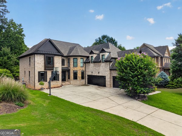 585 Settles Brook Court, Suwanee