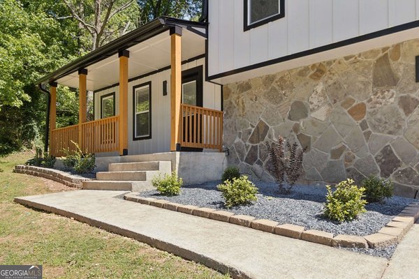 708 Greenhedge Drive, Stone Mountain