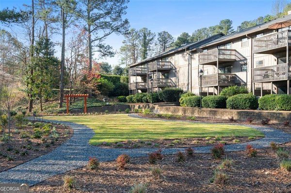 408 Smokerise Circle, Marietta