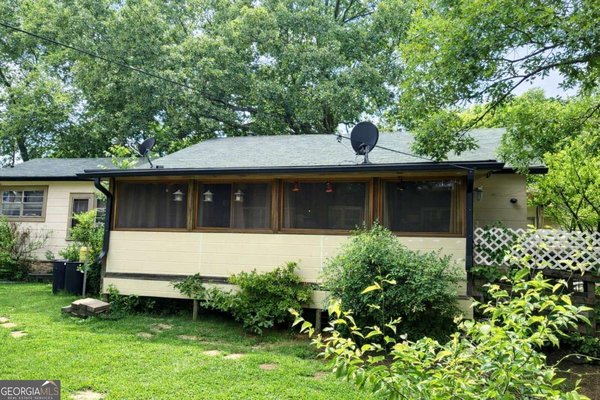 28 8th Street, Emerson