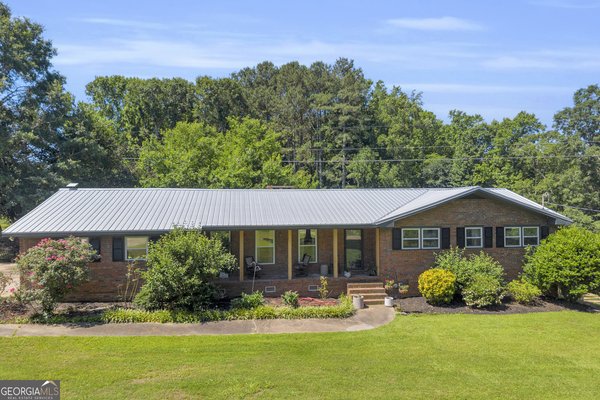 101 W Hendricks Street Elberton