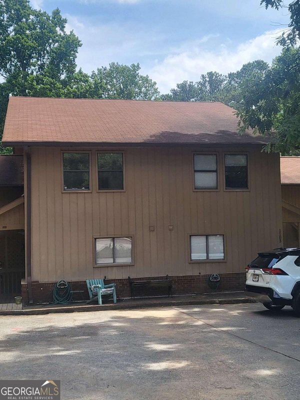 1102 Pine Tree Drive, Buford