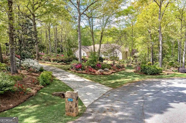 215 Oakwood Lakes Drive, Hampton