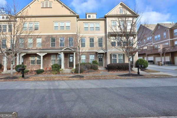 501 Grove Field Court, Suwanee
