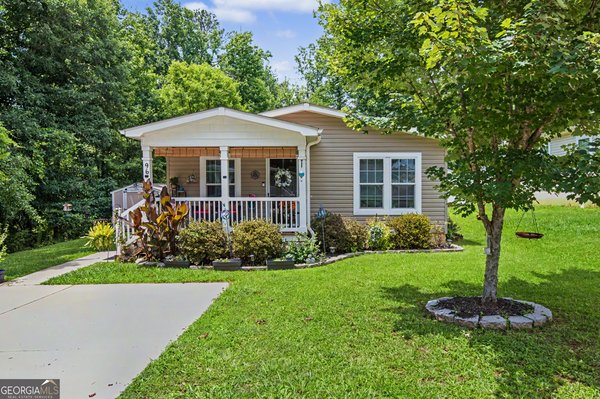 96 Bob White Lane, Newnan