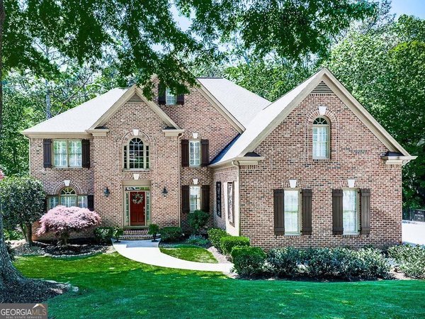 5037 Towne Lake Hills Woodstock