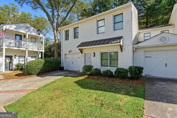 230 West Avenue, Carrollton